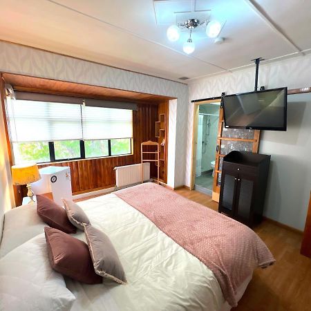 Appartamento Incredible Downtown Duplex With Interior Backyard Punta Arenas Esterno foto