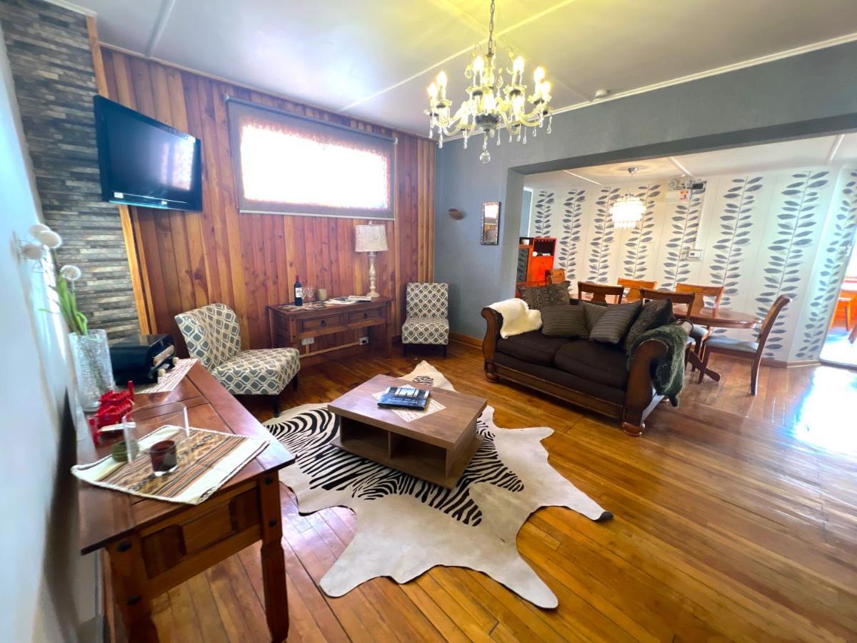 Appartamento Incredible Downtown Duplex With Interior Backyard Punta Arenas Esterno foto