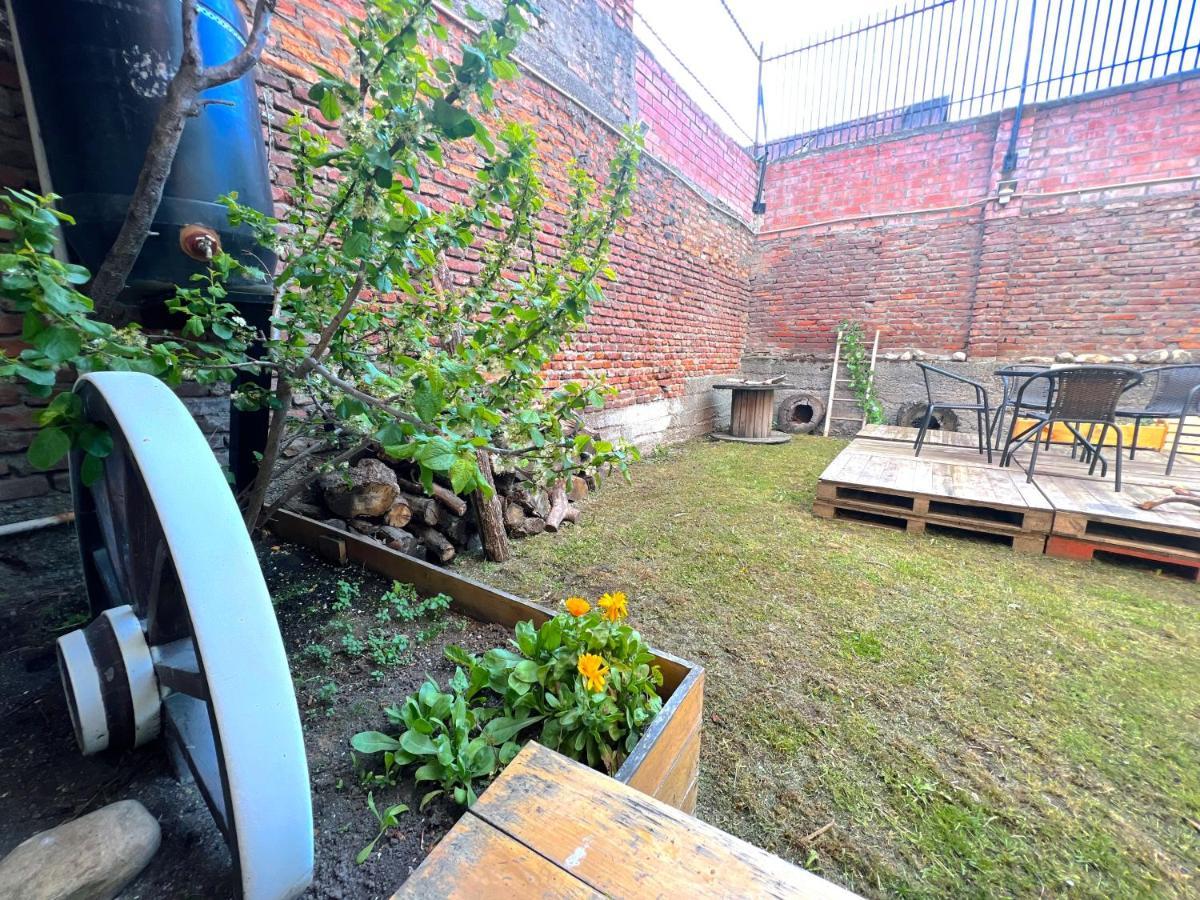 Appartamento Incredible Downtown Duplex With Interior Backyard Punta Arenas Esterno foto