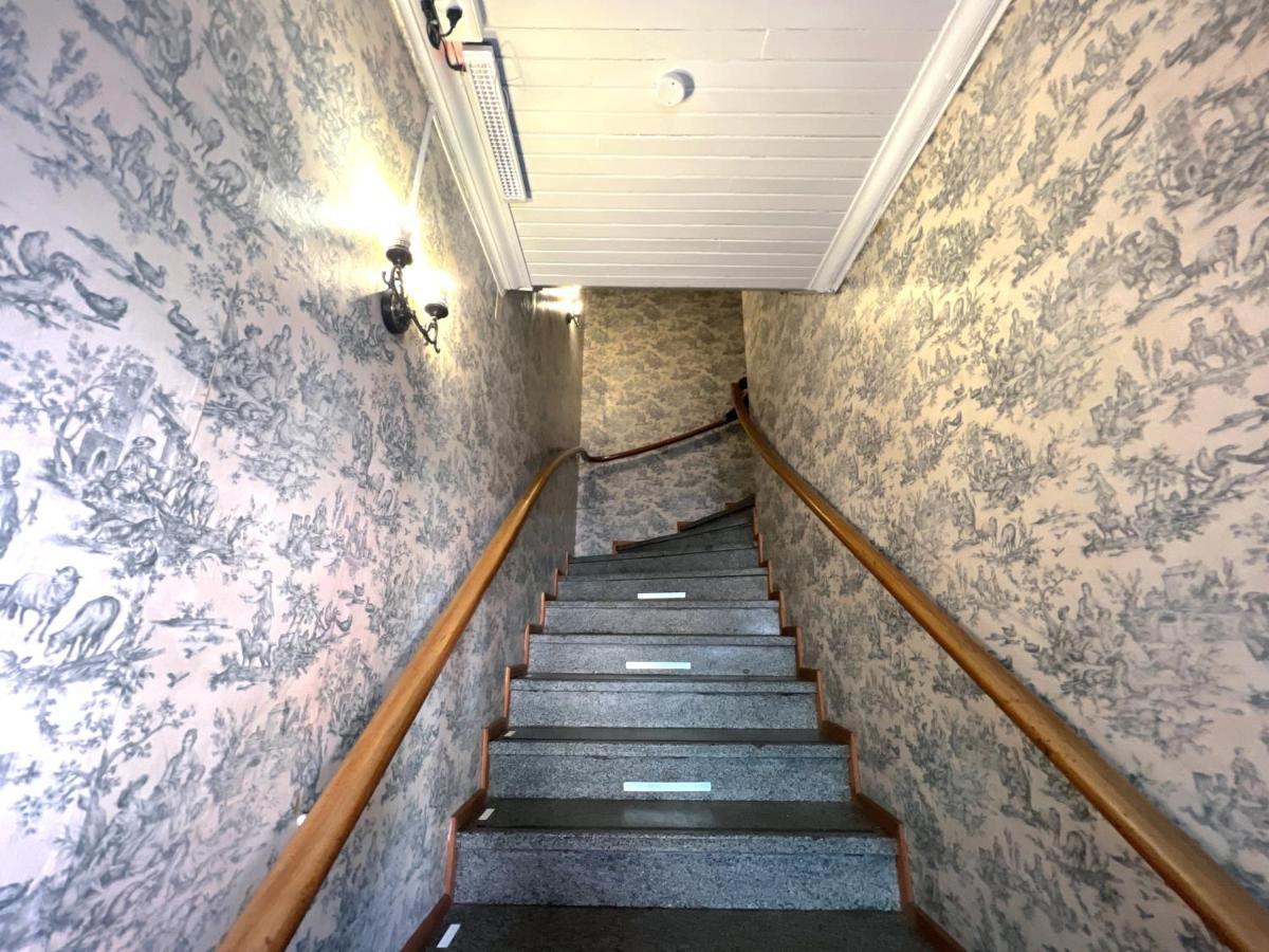 Appartamento Incredible Downtown Duplex With Interior Backyard Punta Arenas Esterno foto