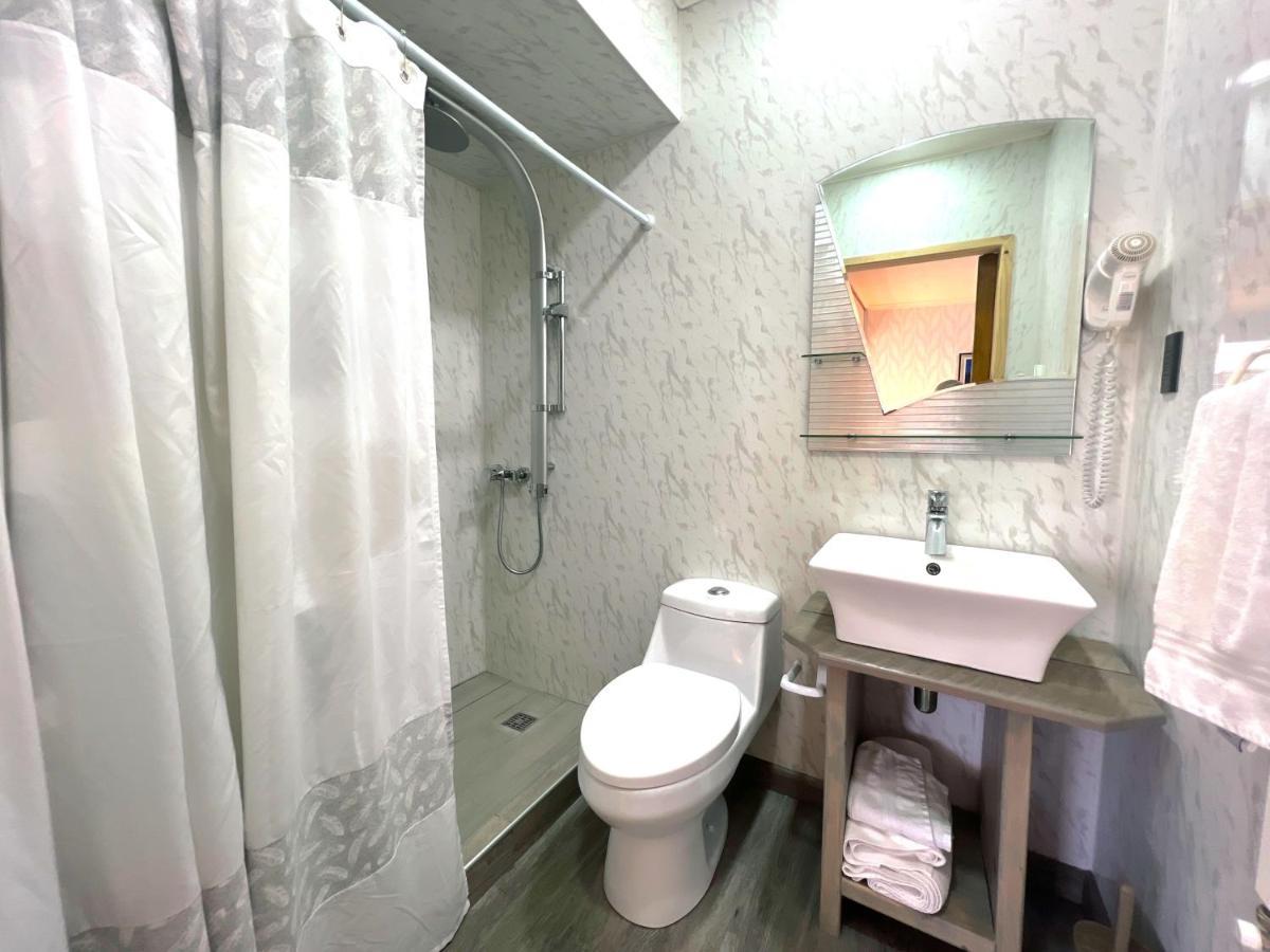Appartamento Incredible Downtown Duplex With Interior Backyard Punta Arenas Esterno foto